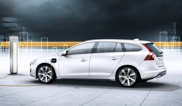 <strong>VOLVO V60 Plug-in Hybrid｜ボルボ V60 プラグイン ハイブリッド</strong>