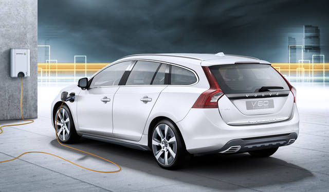 <strong>VOLVO V60 Plug-in Hybrid｜ボルボ V60 プラグイン ハイブリッド</strong>