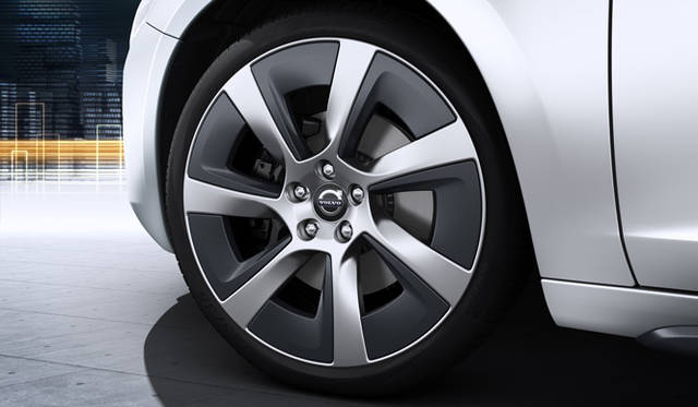 <strong>VOLVO V60 Plug-in Hybrid｜ボルボ V60 プラグイン ハイブリッド</strong>