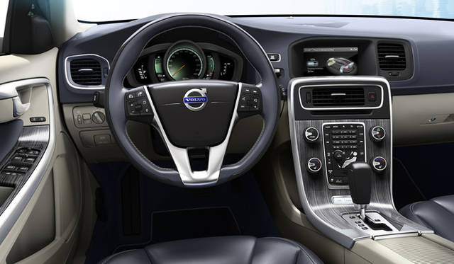 <strong>VOLVO V60 Plug-in Hybrid｜ボルボ V60 プラグイン ハイブリッド</strong>