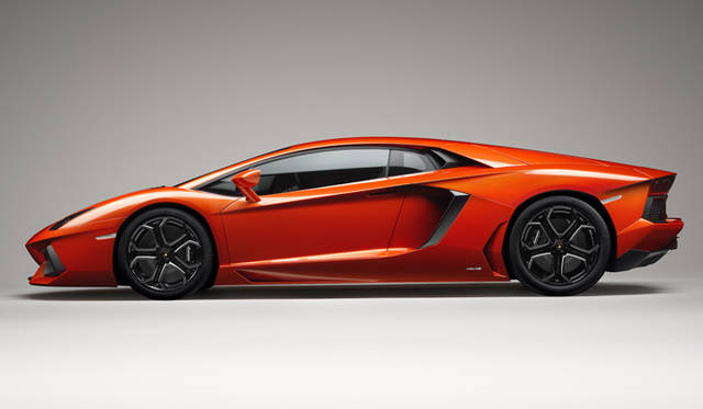 <strong>Lamborghini Aventador｜ランボルギーニ アヴェンタドール</strong>