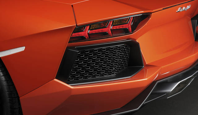 <strong>Lamborghini Aventador｜ランボルギーニ アヴェンタドール</strong>