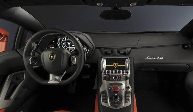 <strong>Lamborghini Aventador｜ランボルギーニ アヴェンタドール</strong>