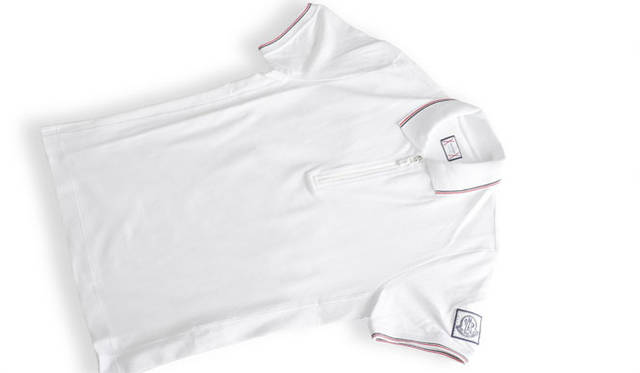 <strong>BARNEYS NEW YORK｜バーニーズ　ニューヨーク</strong>　「MONCLER GAMME BLEU」ポロシャツ2万9400円（バーニーズ　ニューヨーク）