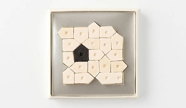 <strong>CIBONE AOYAMA</strong>　丸亀町商店街発「ヌーベル和三盆」　ひとつひとつの表情もちがってかわいい、家のかたちをした、パズルの和三盆。