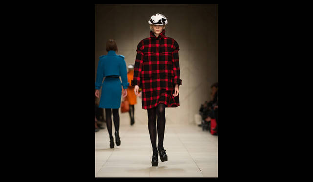 <strong>BURBERRY PRORSUM｜バーバリー プローサム</strong> 2011年秋冬コレクション速報 ©BURBERRY
