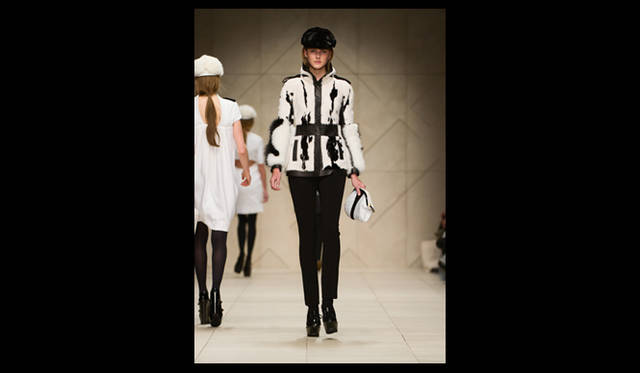 <strong>BURBERRY PRORSUM｜バーバリー プローサム</strong> 2011年秋冬コレクション速報 ©BURBERRY
