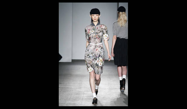 <strong>KAREN WALKER｜カレン ウォーカー</strong> 2011年秋冬コレクション速報　