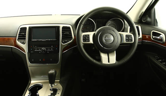 <strong>JEEP GRAND CHEROKEE｜ジープ グランドチェロキー</strong>