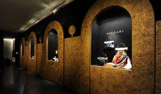 <strong>BVLGARI│ブルガリ</strong> 会場には2011年秋冬新作の「レオーニ」バッグも飾られた。©GUINDANI