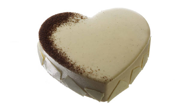 <strong>PIERRE HERMÉ PARIS｜ピエール・エルメ・パリ</strong>　クール アンフィニマン ヴァニーユ　（13cm） 2940円<br />数種のバニラを組み合わせ、天然バニラのすばらしさを存分に発揮した魅惑の“自家製バニラテイスト”。ピュアで軽やかなバニラ本来の味覚と甘美な香りを堪能して。