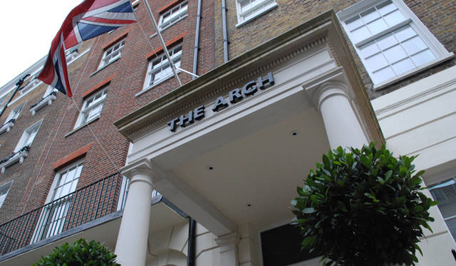 <strong>Rock My World !｜いま、旬な英国へ｜ホテル－アーチ・ロンドン</strong>　50 Great Cumberland Place, London, W1H7FD