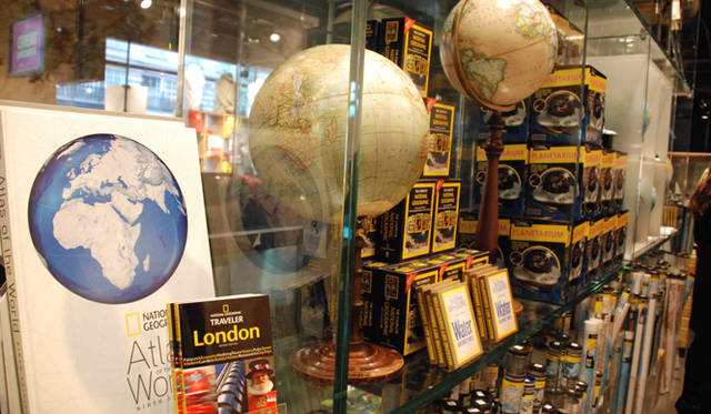 <strong>Rock My World !｜いま、旬な英国へ｜レジャー－リージェント・ストリート・ウォーキング・ツアー</strong>　ナショナル・ジオグラフィックの世界初の直営ストア。