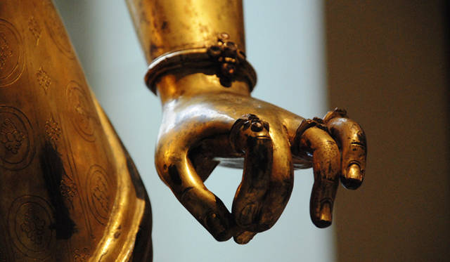 <strong>Rock My World !｜いま、旬な英国へ｜ミュージアム－大英博物館</strong>　アジアセクションには巨大な仏像も鎮座。