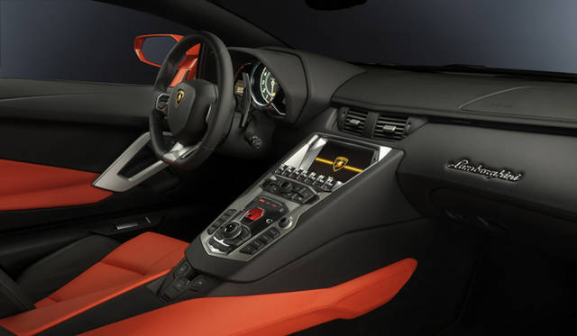 <strong>Lamborghini Aventador｜ランボルギーニ アヴェンタドール</strong>