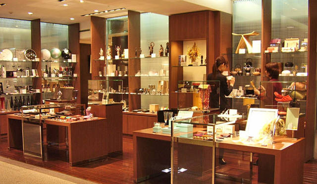 <strong>SEIBU｜西武</strong>　西武渋谷店B館8階・ギフトサロン＆ギャラリー　洗練された感性と匠の技が活きる名品たちをセレクトした大人のギフトゾーン