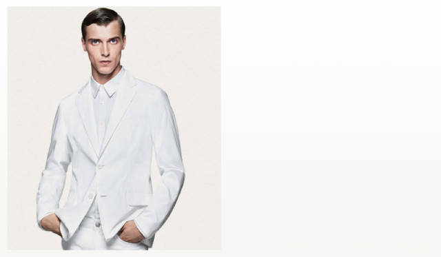 <strong>UNIQLO +J｜ユニクロ プラスジェイ</strong>  ジャケット 1万4900円、シャツ 3990円（ともに+J／ユニクロ 一部店舗とオンラインで販売）