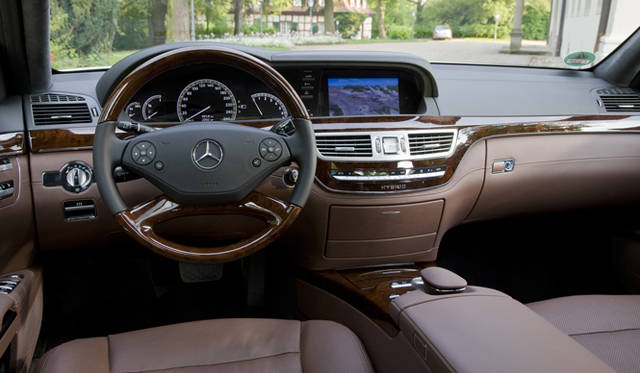 <strong>Mercedes-Benz S400 HYBRID｜メルセデス・ベンツ S400 ハイブリッド</strong>