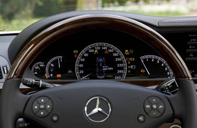 <strong>Mercedes-Benz S400 HYBRID｜メルセデス・ベンツ S400 ハイブリッド</strong>