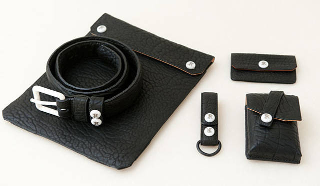 <strong>PARABELLUM｜パラベラム</strong>　左／ipadケース7万3500円、ベルト8万4000円、中央下／キーストラップ1万2600円、右上／カードケース2万3100円、右下／モバイルケース5万5650円（トゥモローランド 銀座店）