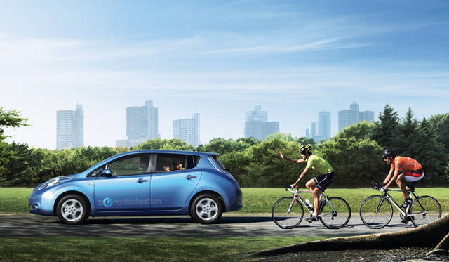 <strong>NISSAN LEAF｜日産 リーフ</strong>