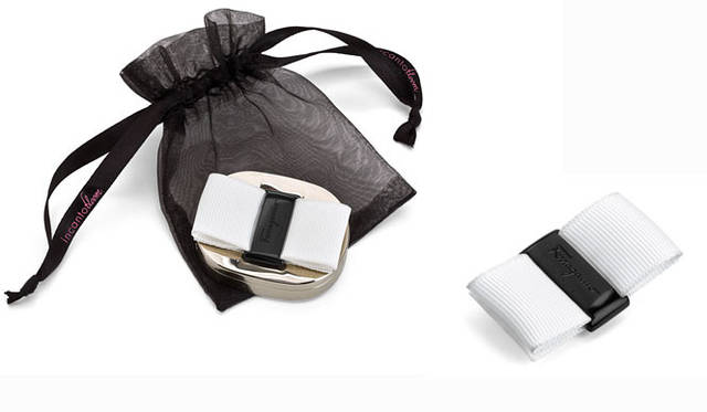 <strong>Salvatore Ferragamo｜サルヴァトーレ フェラガモ</strong>　ヴァラリボンは取り外しができるマグネット仕様