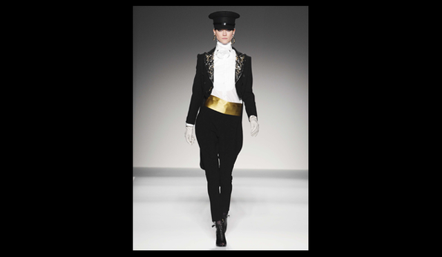 <strong>MOSCHINO｜モスキーノ</strong>  2011年秋冬コレクション速報