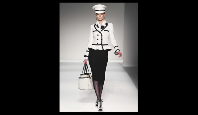 <strong>MOSCHINO｜モスキーノ</strong>  2011年秋冬コレクション速報