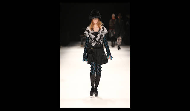 <strong>ISSEY MIYAKE｜イッセイ ミヤケ</strong> 2011年秋冬コレクション速報　©2011 ISSEY MIYAKE INC.　Photo by Frédérique Dumoulin