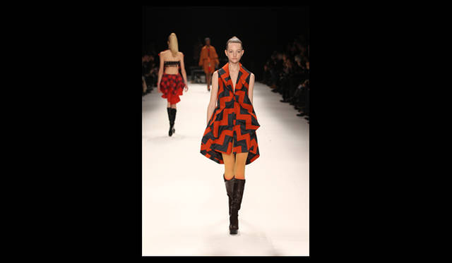 <strong>ISSEY MIYAKE｜イッセイ ミヤケ</strong> 2011年秋冬コレクション速報　©2011 ISSEY MIYAKE INC.　Photo by Frédérique Dumoulin