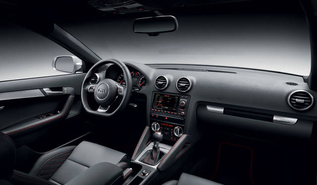 <strong>AUDI RS3｜アウディ RS3</strong>