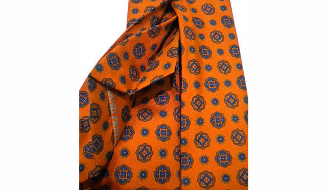 <strong>E.MARINELLA NAPOLI｜マリネッラ</strong>　マリネッラ ネクタイオーダー会　熟練職人による手仕事で一針一針丁寧に仕立てあげられるネクタイ。