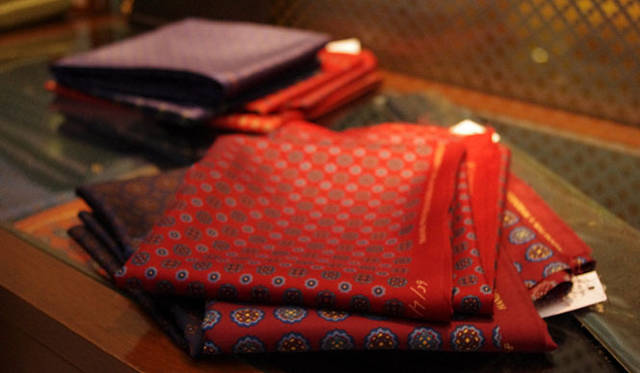 <strong>E.MARINELLA NAPOLI｜マリネッラ</strong>　マリネッラ ネクタイオーダー会　ネクタイの生地。