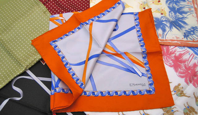 <strong>E.MARINELLA NAPOLI｜マリネッラ</strong>　マリネッラ ネクタイオーダー会　スカーフコレクション（日本未発売）も会期中のみ限定販売。