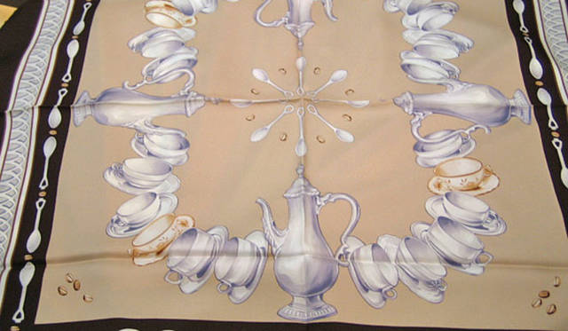 <strong>E.MARINELLA NAPOLI｜マリネッラ</strong>　マリネッラ ネクタイオーダー会　スカーフコレクション（日本未発売）も会期中のみ限定販売。