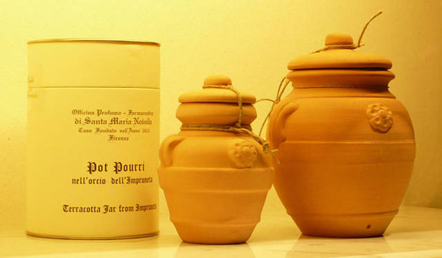 <strong>伊勢丹｜イセタンメンズレジデンス</strong>　フィレンツェ本店はこの高貴な香りが立ち込めています。9240円（M）、1万3650円（L）