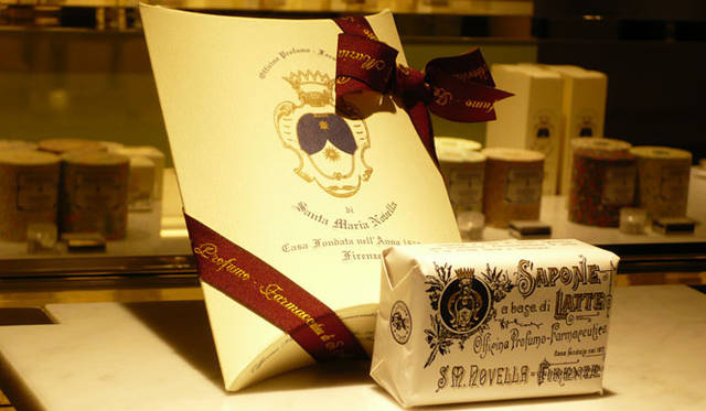 <strong>伊勢丹｜イセタンメンズレジデンス</strong>　こちらは“ちょいギフト”にお薦めのフローラルソープ。5種類のフローラルソープからお選びいただけます。各1995円