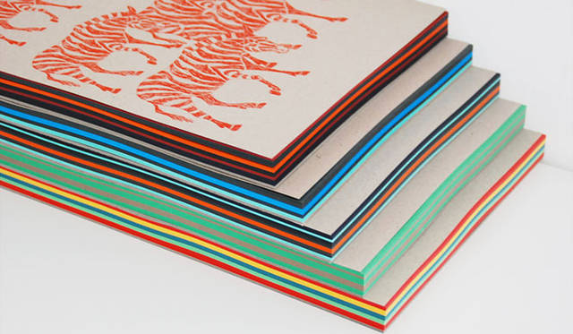 <strong>doinel｜ドワネル</strong>　「Zeebra Note」は、端材などを集めた結果できた断層がその名前の由来になっている。各1470円（サイズ｜縦295×横205×厚さ15mm）