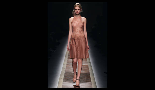 P15 <strong>VALENTINO|ヴァレンティノ</strong>  2011年秋冬コレクション速報