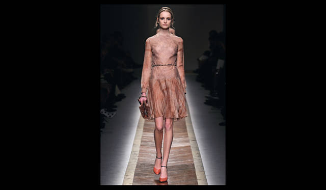 P18 <strong>VALENTINO|ヴァレンティノ</strong>  2011年秋冬コレクション速報