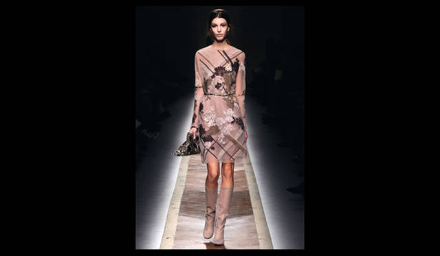 P19 <strong>VALENTINO|ヴァレンティノ</strong>  2011年秋冬コレクション速報