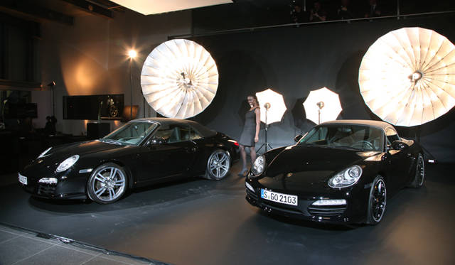 <strong>PORSCHE｜ポルシェ</strong>　写真左｜911 ブラックエディション、写真右｜ボクスターS ブラックエディション