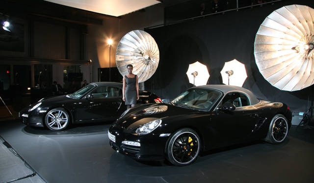 <strong>PORSCHE｜ポルシェ</strong>　写真左｜911 ブラックエディション、写真右｜ボクスターS ブラックエディション