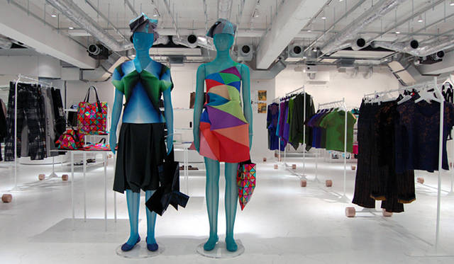 <strong>ISSEY MIYAKE｜イッセイ ミヤケ</strong>　『ELTTOB TEP ISSEY MIYAKE / GINZA』