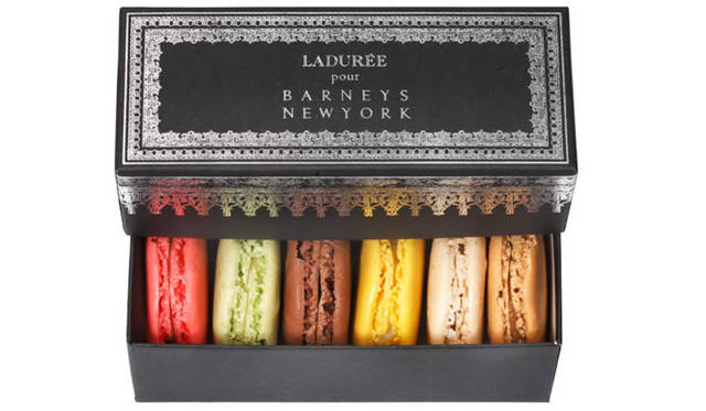 <strong>BARNEYS NEW YORK｜バーニーズ　ニューヨーク</strong>　バーニーズ　ニューヨーク神戸店1周年 「ラデュレ」バーニーズ　ニューヨーク限定ボックス マカロン（6個入り）2100円（3月22日（火曜）まで開催）