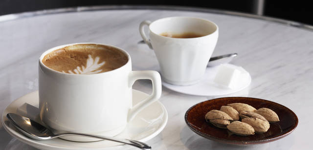 <strong>SUPER A MARKET｜スーパー エー マーケット</strong> お茶やランチはもちろん、夜にはディナーも楽しめる。