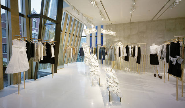 <strong>Chloé｜クロエ</strong>　Chloé × AAF スペシャルインタビュー　5-Color Charityのアートな社会活動