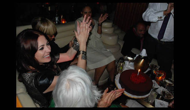 <strong>CATHERINE MALANDRINO｜キャサリン・マランドリーノのNEW YORK通信 vol.07</strong> キャサリンのバースデーパーティ。メアリー・J・ブライジをはじめ、多くの友人がお祝いに駆けつけた。