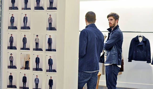 <strong> MARGARET HOWELL｜マーガレット・ハウエル</strong>　MARGARET HOWELL MENS AUTUMN WINTER 2011-12 at MARGARET HOWELL PARIS SHOP　柱にはLOOK BOOK撮影用のコーディネイトの写真が貼られている。