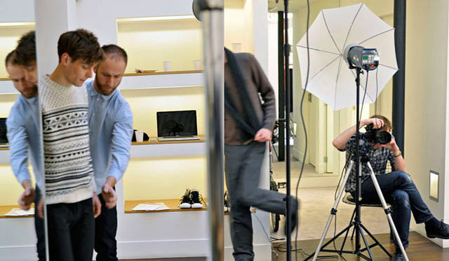 <strong> MARGARET HOWELL｜マーガレット・ハウエル</strong>　MARGARET HOWELL MENS AUTUMN WINTER 2011-12 at MARGARET HOWELL PARIS SHOP　AW11 LOOK BOOK用のファッション撮影もおなじ店内でおこなわれていた。